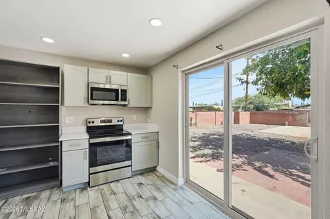 Kitchen - 6840 E 39th St, Tucson, AZ 85730 photo 3 of 5