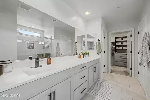 Bath - 14249 E Hub Dr, Vail, AZ 85641 photo 2 of 4