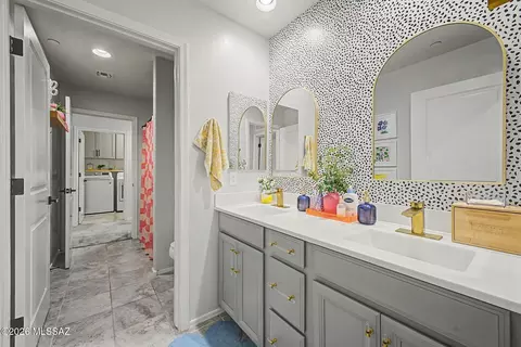 Bath - 14249 E Hub Dr, Vail, AZ 85641 photo 3 of 4