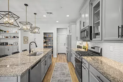 Kitchen - 14249 E Hub Dr, Vail, AZ 85641 photo 3 of 3
