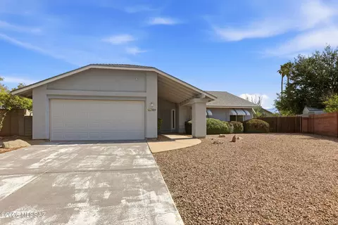 1484 W Oak Shadows Dr, Tucson, AZ 85737