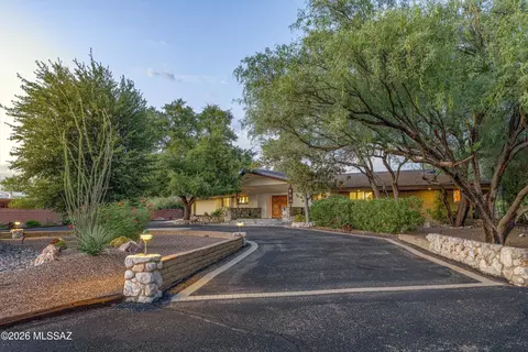 425 W Rapa Pl, Tucson, AZ 85737