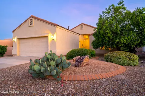 601 W Links Ln, Green Valley, AZ 85614
