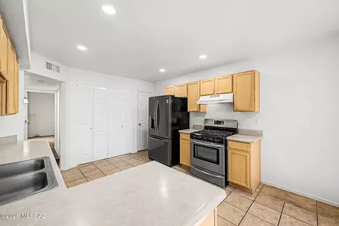 Kitchen - 7891 E Roget Dr, Tucson, AZ 85710 photo 1 of 2