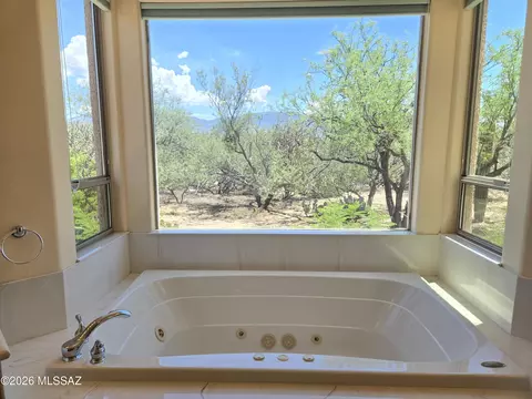 Bath - 11743 E Limberlost Rd, Tucson, AZ 85749 photo 2 of 6