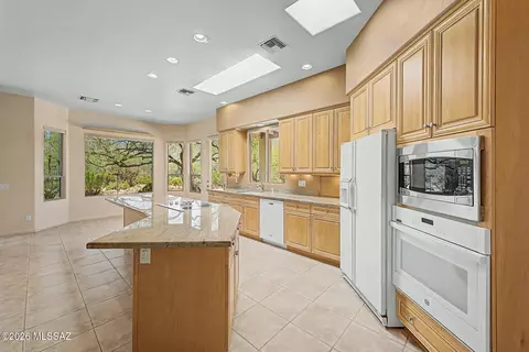 Kitchen - 11743 E Limberlost Rd, Tucson, AZ 85749 photo 2 of 4