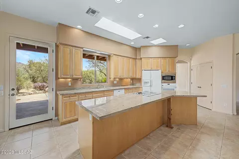 Kitchen - 11743 E Limberlost Rd, Tucson, AZ 85749 photo 3 of 4
