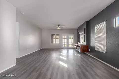 Living - 20902 E Frontier Rd, Red Rock, AZ 85145 photo 2 of 6