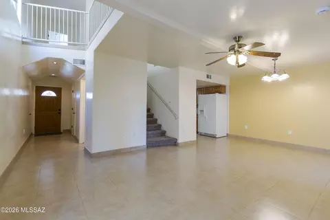 Living - 7486 E Deeps Way, Tucson, AZ 85710 photo 3 of 4