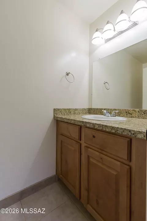 Bath - 7486 E Deeps Way, Tucson, AZ 85710 photo 1 of 4