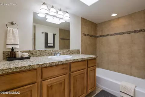 Bath - 7486 E Deeps Way, Tucson, AZ 85710 photo 4 of 5