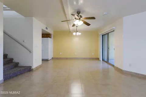 Living - 7486 E Deeps Way, Tucson, AZ 85710 photo 2 of 4