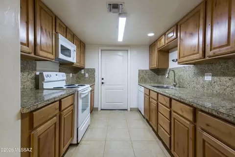 Kitchen - 7486 E Deeps Way, Tucson, AZ 85710 photo 2 of 2