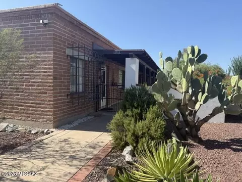 291 S La Caada Dr #A, Green Valley, AZ 85614