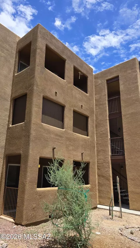 1810 E Blacklidge Dr #114, Tucson, AZ 85719