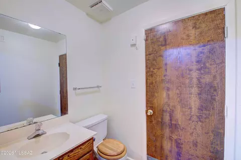 Bath - 620 E Montgomery Ave, Corona De Tucson, AZ 85641 photo 3 of 3
