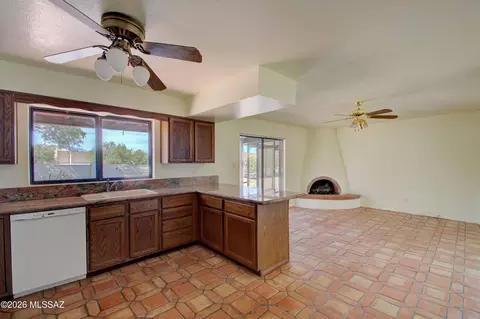 Living - 620 E Montgomery Ave, Corona De Tucson, AZ 85641 photo 1 of 4