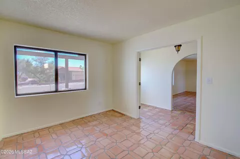 Living - 620 E Montgomery Ave, Corona De Tucson, AZ 85641 photo 4 of 4