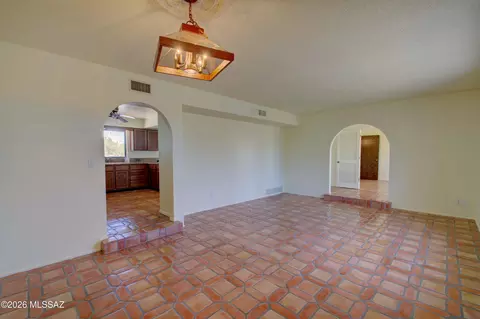 Living - 620 E Montgomery Ave, Corona De Tucson, AZ 85641 photo 3 of 4