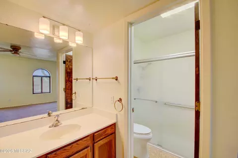 Bath - 620 E Montgomery Ave, Corona De Tucson, AZ 85641 photo 1 of 3