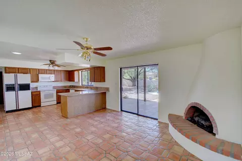 Kitchen - 620 E Montgomery Ave, Corona De Tucson, AZ 85641 photo 4 of 4