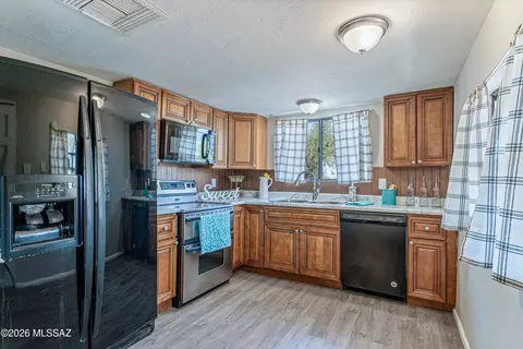 Kitchen - 13810 E Candace Ln, Vail, AZ 85641 photo 2 of 3