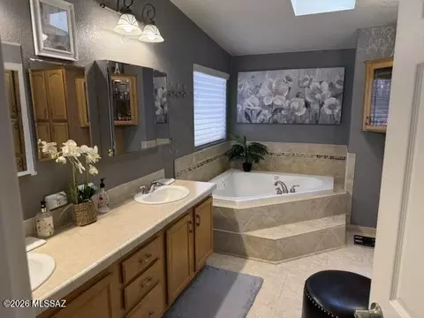 Bath - 3530 E Andrada Rd, Vail, AZ 85641 photo 1 of 2