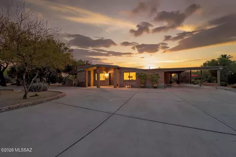 801 W Samalayuca Dr, Tucson, AZ 85704