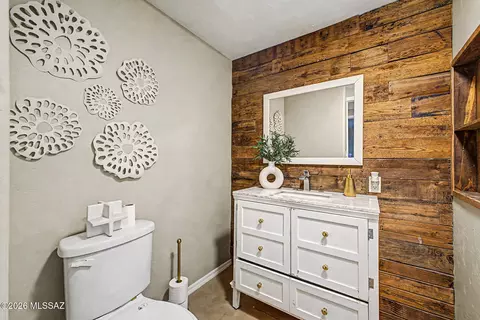 Bath - 3243 E Milton Rd, Tucson, AZ 85706 photo 2 of 2