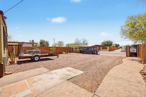 Exterior - 3243 E Milton Rd, Tucson, AZ 85706 photo 2 of 7