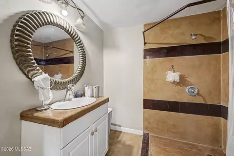 Bath - 3243 E Milton Rd, Tucson, AZ 85706 photo 1 of 2