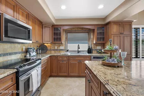 Kitchen - 38475 S Double Eagle Dr, Tucson, AZ 85739 photo 3 of 5