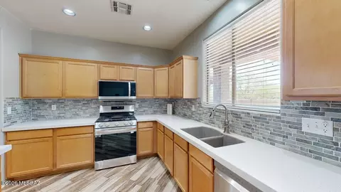 995 E Mount Shibell Dr, Sahuarita, AZ 85629