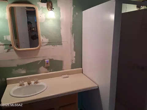 Bath - 9824 N Willow Cyn, Mount Lemmon, AZ 85619 photo 2 of 3