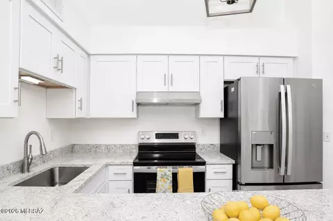 9752 E 1st St, Tucson, AZ 85748