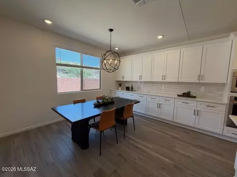 7586 S Kinglet Way, Tucson, AZ 85747