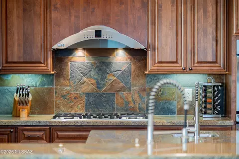 Kitchen - 8550 S Picacho View Loop, Vail, AZ 85641 photo 4 of 6