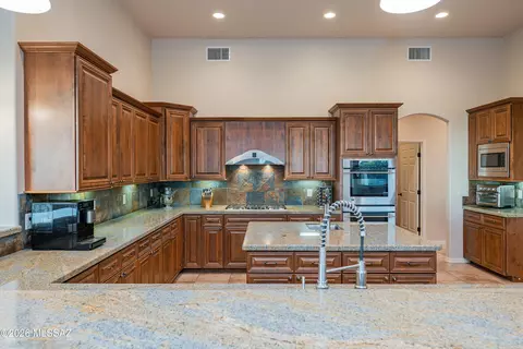 Kitchen - 8550 S Picacho View Loop, Vail, AZ 85641 photo 1 of 6