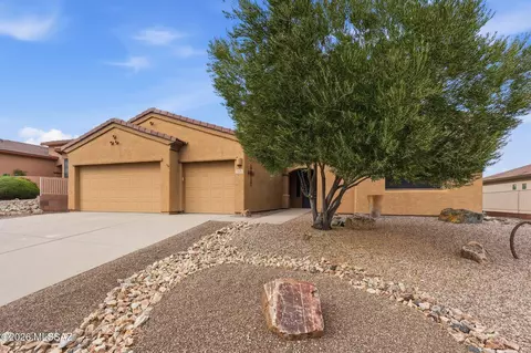 976 W Tenniel Dr, Green Valley, AZ 85614
