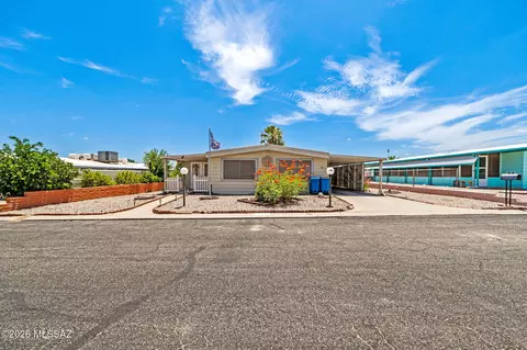 145 W Mora Dr, Green Valley, AZ 85614