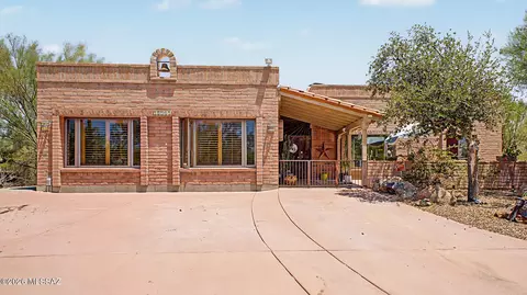 10909 N Sandra Rd, Tucson, AZ 85742