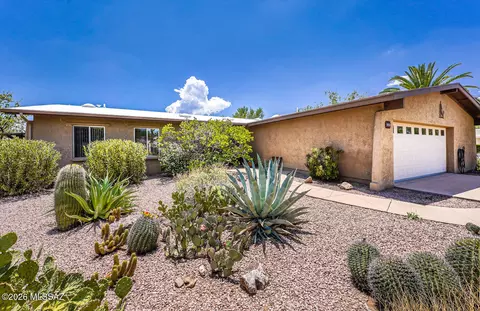 1010 N Placita Yoas, Green Valley, AZ 85614
