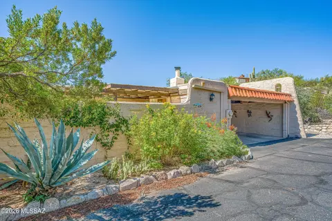 5239 N Tigua Dr, Tucson, AZ 85704