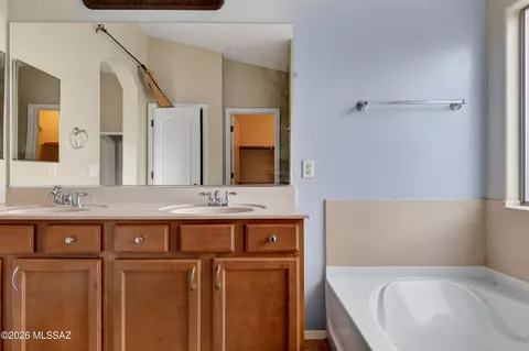 Bath - 13253 E Mesquite Flat Spring Dr, Vail, AZ 85641 photo 2 of 5