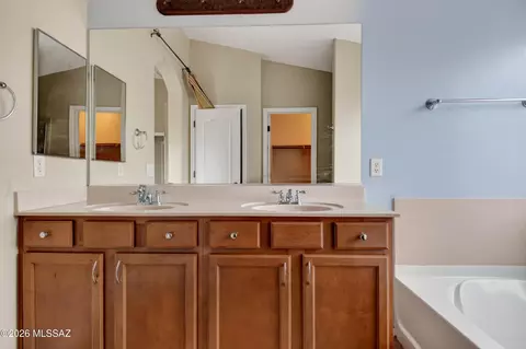 Bath - 13253 E Mesquite Flat Spring Dr, Vail, AZ 85641 photo 3 of 5