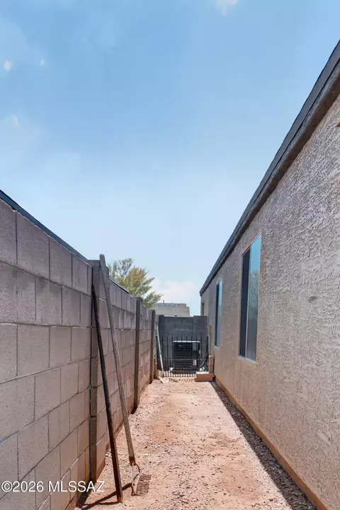 Exterior - 4077 E Braddock Dr, Tucson, AZ 85706 photo 6 of 6