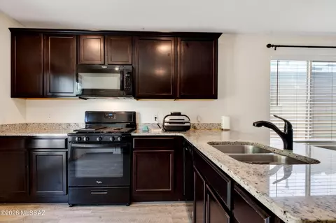 Kitchen - 4077 E Braddock Dr, Tucson, AZ 85706 photo 3 of 4