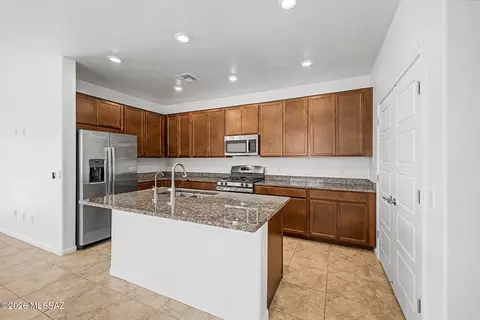 7803 S Sugarbend Dr, Tucson, AZ 85757