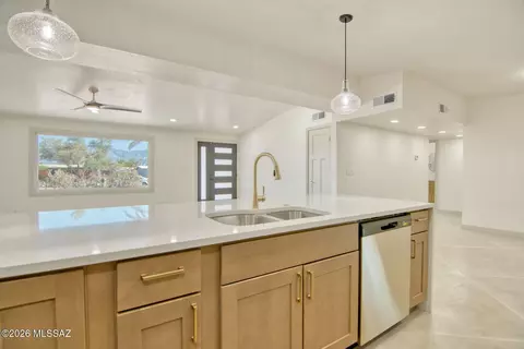 7022 E 5th St, Tucson, AZ 85710