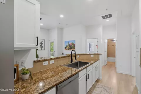 Kitchen - 2018 E River Rd #200, Tucson, AZ 85718 photo 4 of 4